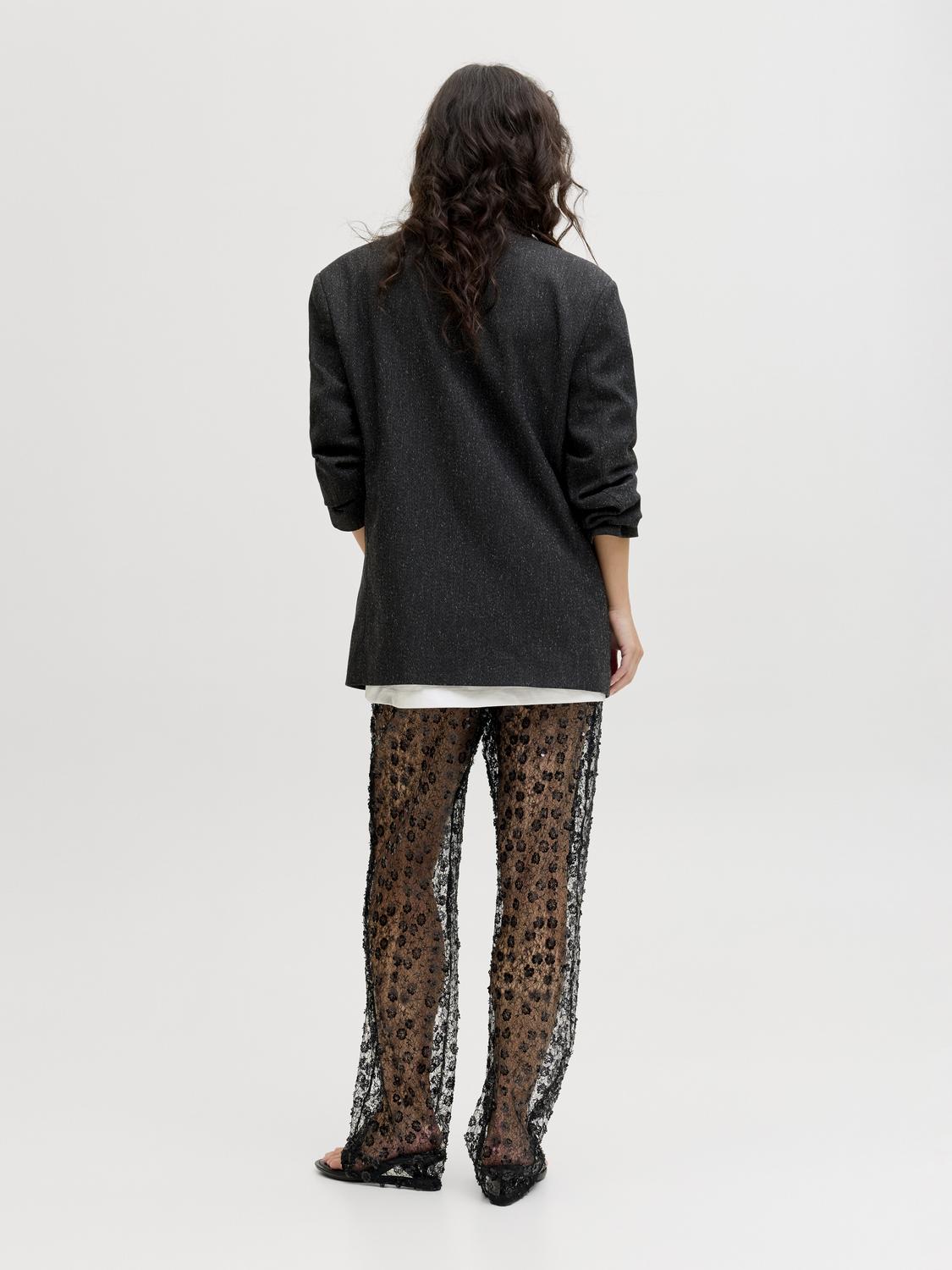 model_shot-back